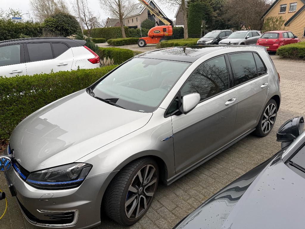 Volkswagen Golf 1.4 TSI Phev 204pk 5D DSG 2015 Grijs, Auto's, 1499 kg, Bluetooth, Zilver of Grijs, 84 €/maand