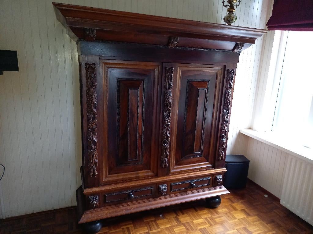 Antieke rankenkast massief hout, Ophalen