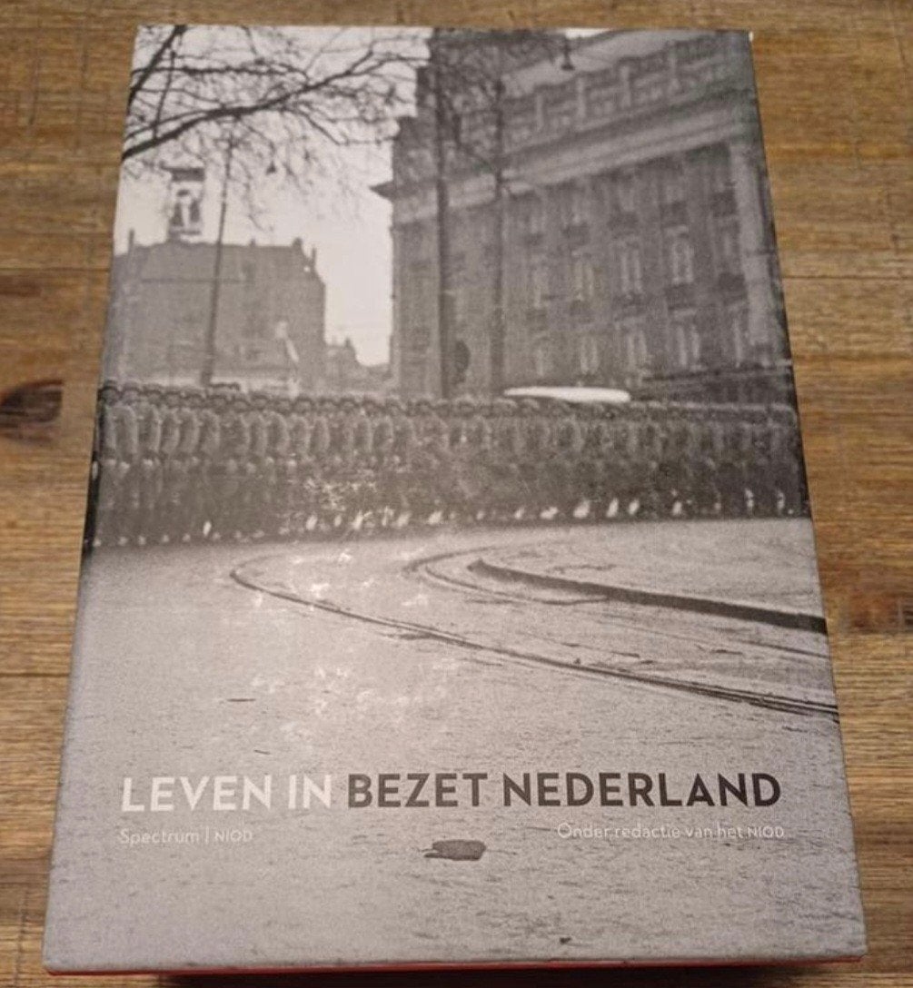 ad van liempt ,Leven in bezet nederland, Ophalen of Verzenden, Tweede Wereldoorlog, Zo goed als nieuw, Algemeen
