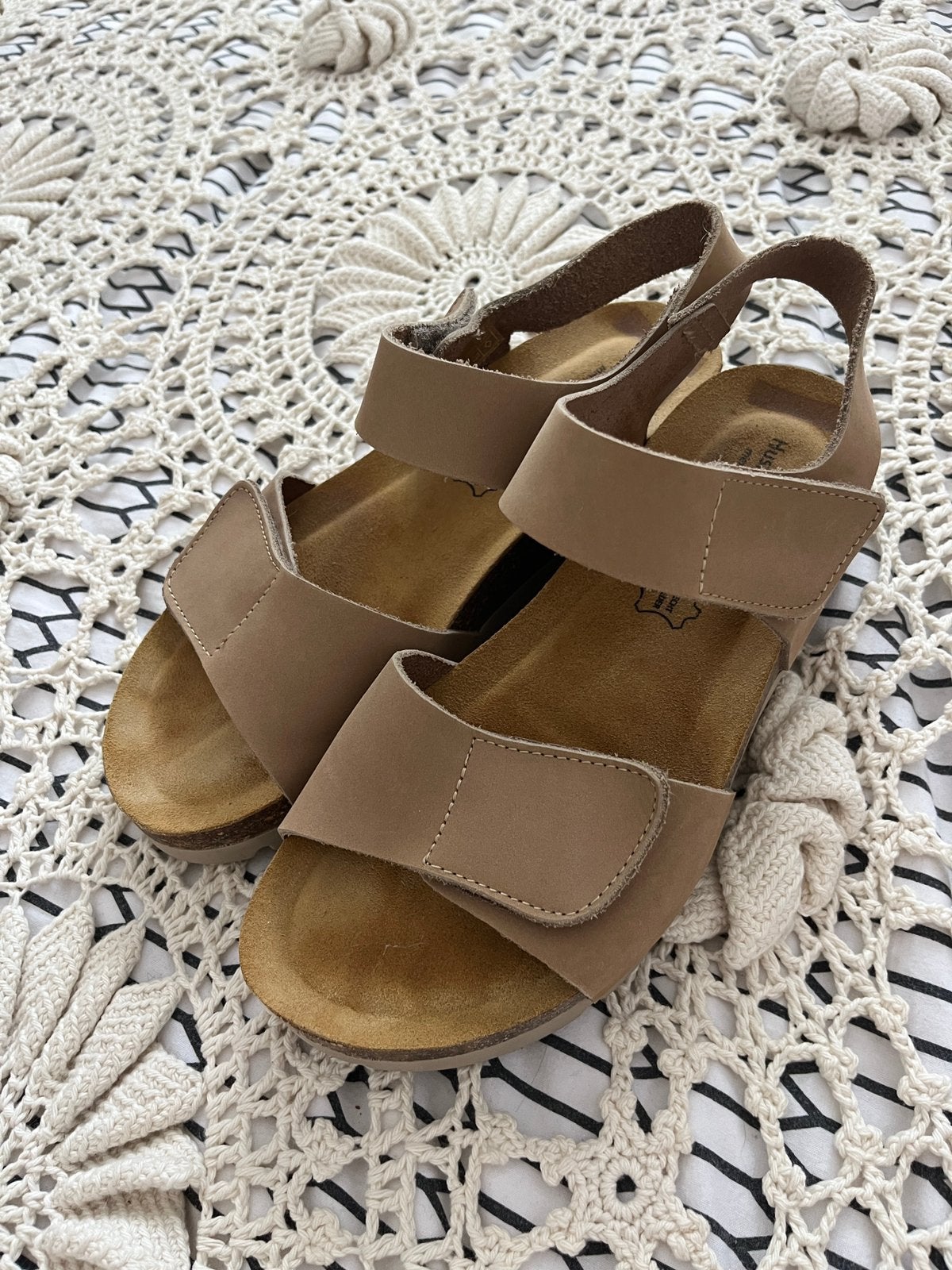Leren Hush Puppies sandalen mt 38 beige met klittenband, Ophalen, Zo goed als nieuw, Beige, Sandalen of Muiltjes