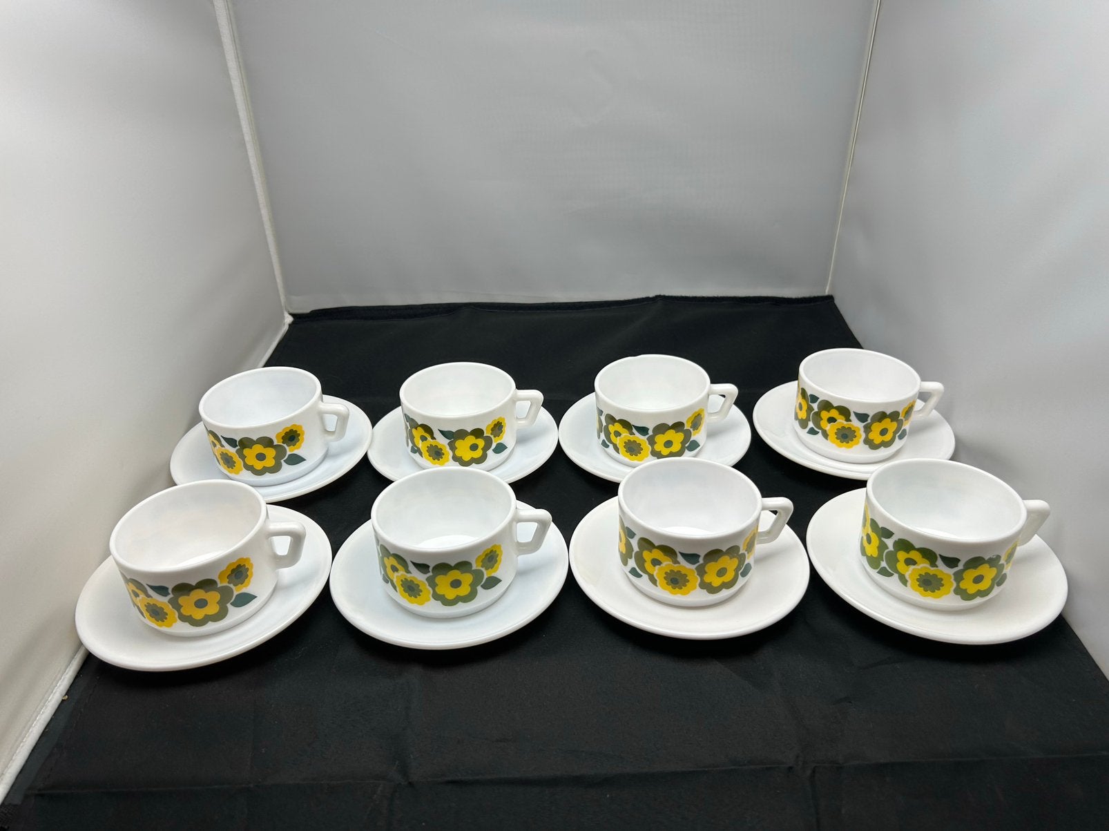 8x Vintage Arcopal France Kop&Schotel Geel/Groen mooie staat, Huis en Inrichting, Keuken | Servies, Ophalen, Vintage, Kop(pen) en/of Schotel(s)