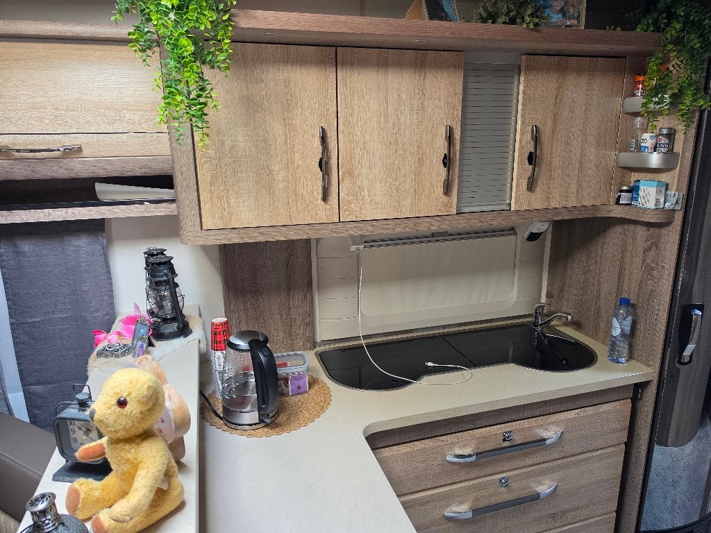 nieuw staat vol optie,s hobby landhaus dubbel asser, Queensbed, Rondzit, Hobby, 7 tot 8 meter