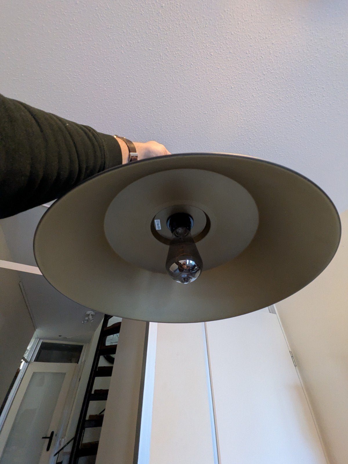 Zwarte hanglamp met gouden binnenkant en LED lamp, Modern, Industrieel, Ophalen of Verzenden, Zo goed als nieuw, Metaal