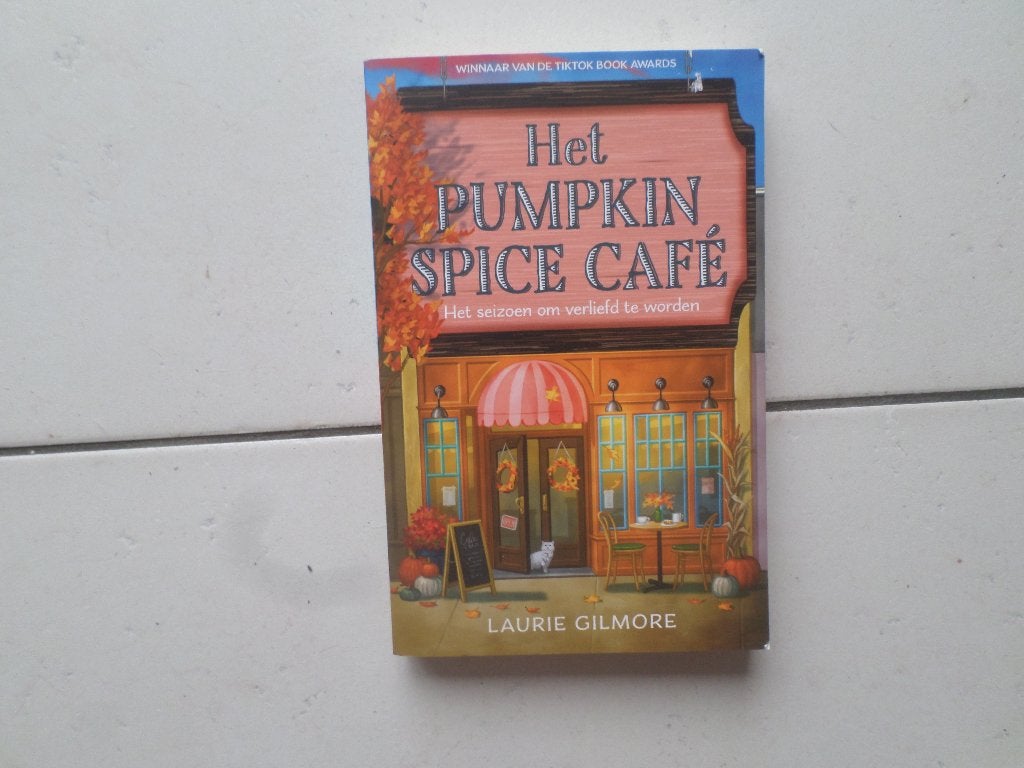 Boek HET PUMPKIN SPICE CAFE van LAURIE GILMORE !NIEUWSTAAT!!, Ophalen of Verzenden, Zo goed als nieuw, Laurie Gilmore