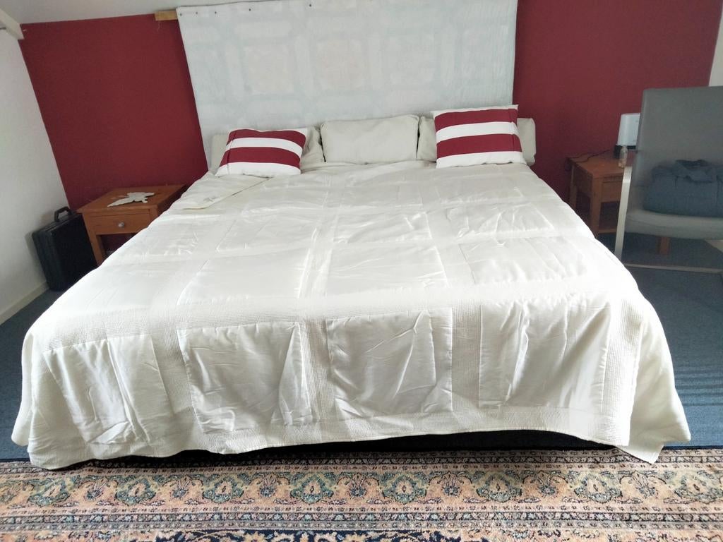 Damai  Montana luxe bedsprei in mooi roomwit Satijnpolyester, Ophalen, Zo goed als nieuw, Tweepersoons