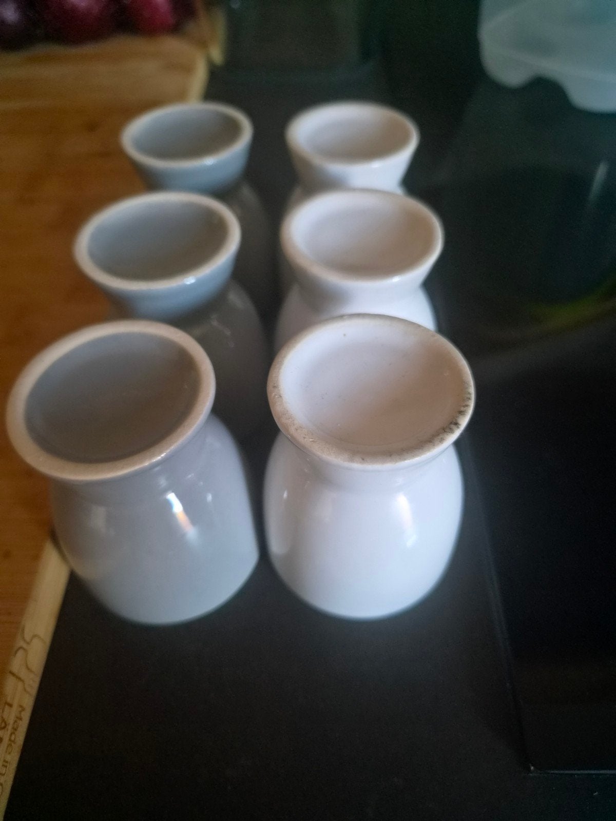 Set van 6 eierdopjes, wit en grijs, Ophalen of Verzenden, Gebruikt, Steen/keramiek, Wit
