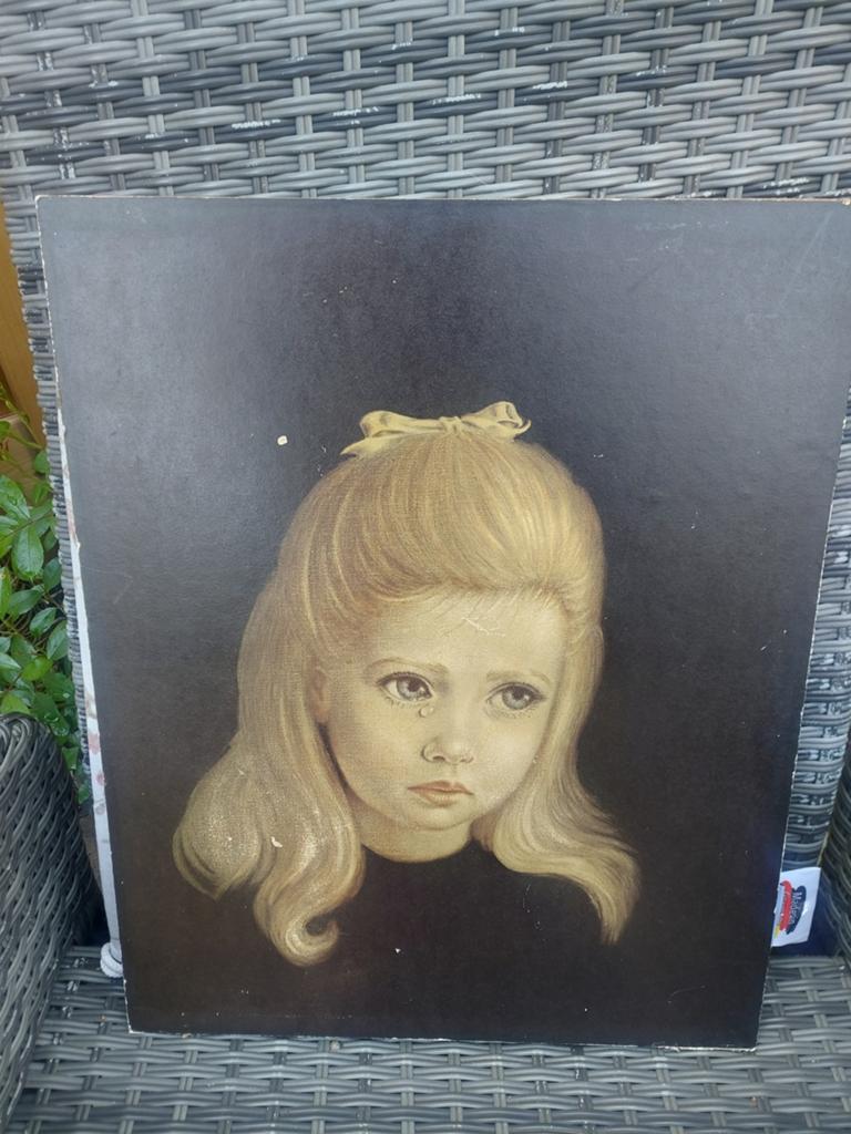 Zeer mooie afbeelding van schattig huilend meisje op board, Ophalen of Verzenden