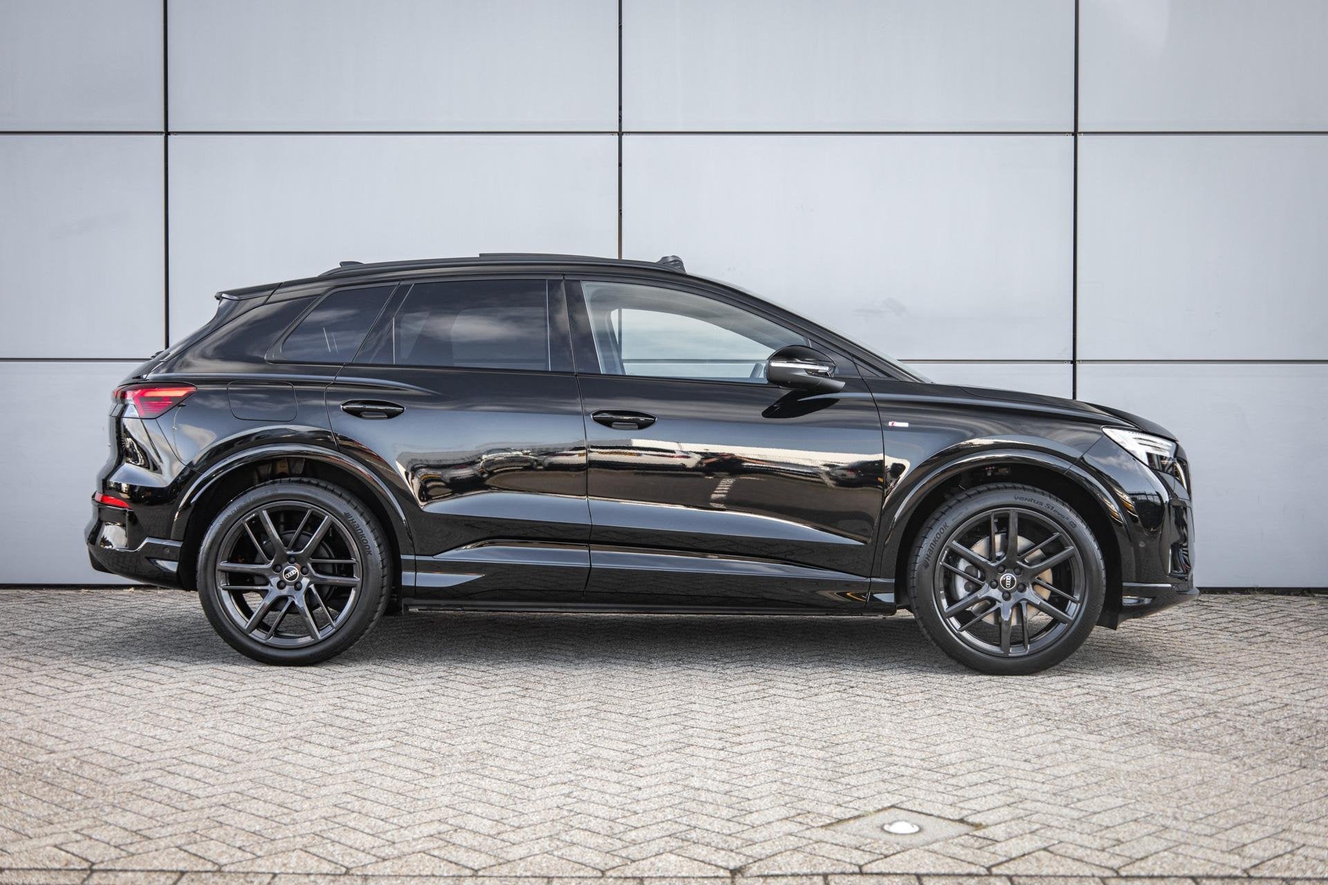 Audi Q4 e-tron S edition 340pk quattro performance 82 kWh |, Auto's, Audi, 12 maanden, Zwart, 82 kWh, Automatische klimaatregeling