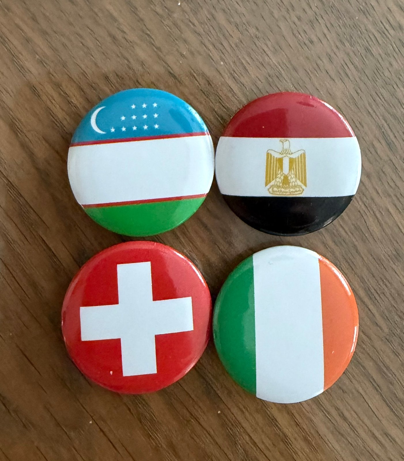 Speldjes, buttons, pins van verschillende landen, Dekamarkt, Ophalen of Verzenden
