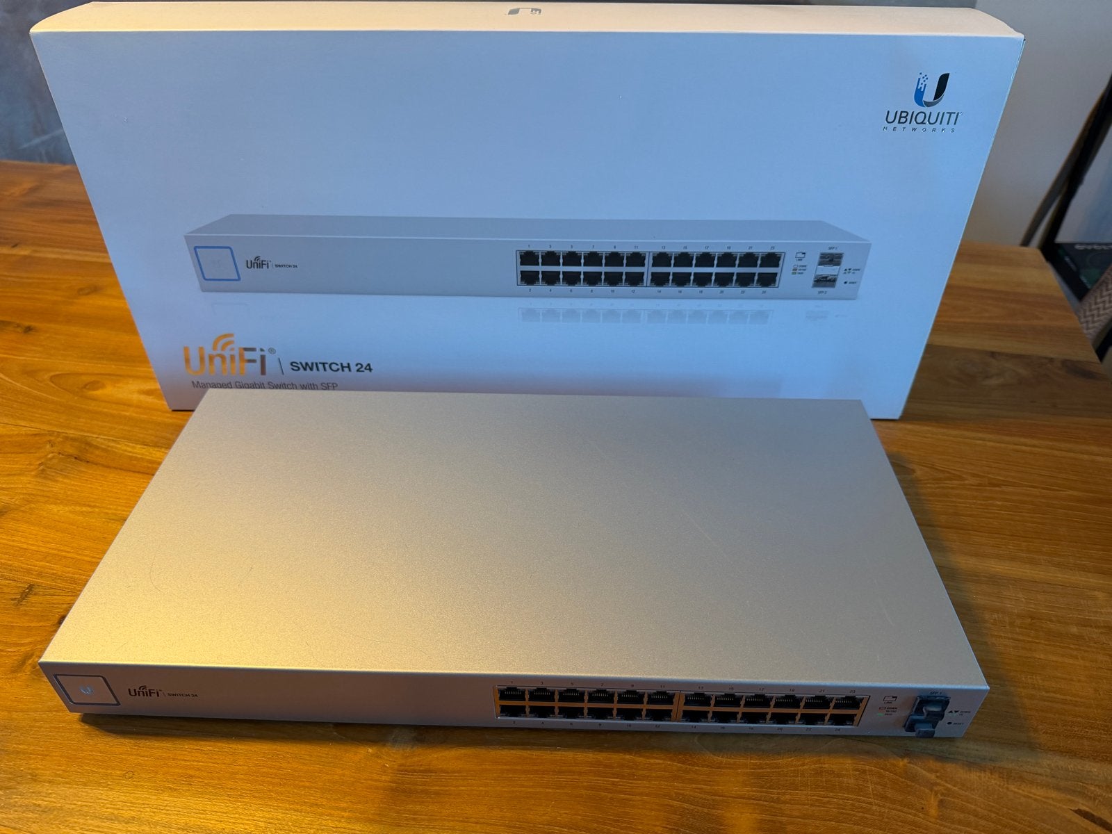 Ubiquiti UniFi Switch 24 - Managed Gigabit Switch, Computers en Software, Unifi, Ophalen of Verzenden, Zo goed als nieuw, Unifi