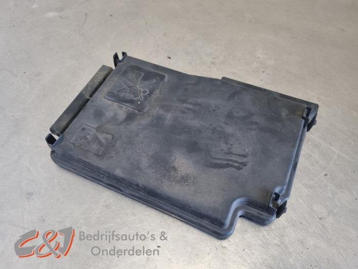 Zekeringkast van een Renault Trafic, Gebruikt, -, Renault, -