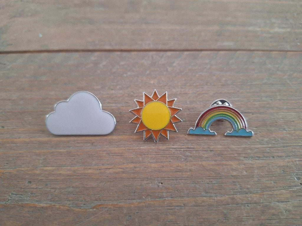 3 mooie pins van een wolk, zon en een regenboog te koop, Verzamelen, Speldjes, Pins en Buttons, Ophalen of Verzenden, Nieuw, Overige onderwerpen