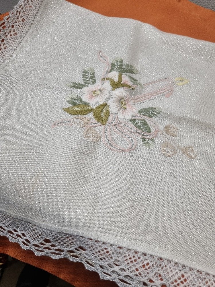 tafelkleed geborduurt met bloemen vintage, Ophalen of Verzenden, 'T Olde Gre-j, Info@toldegrej.nl, Endepoelstraat 20f Didam