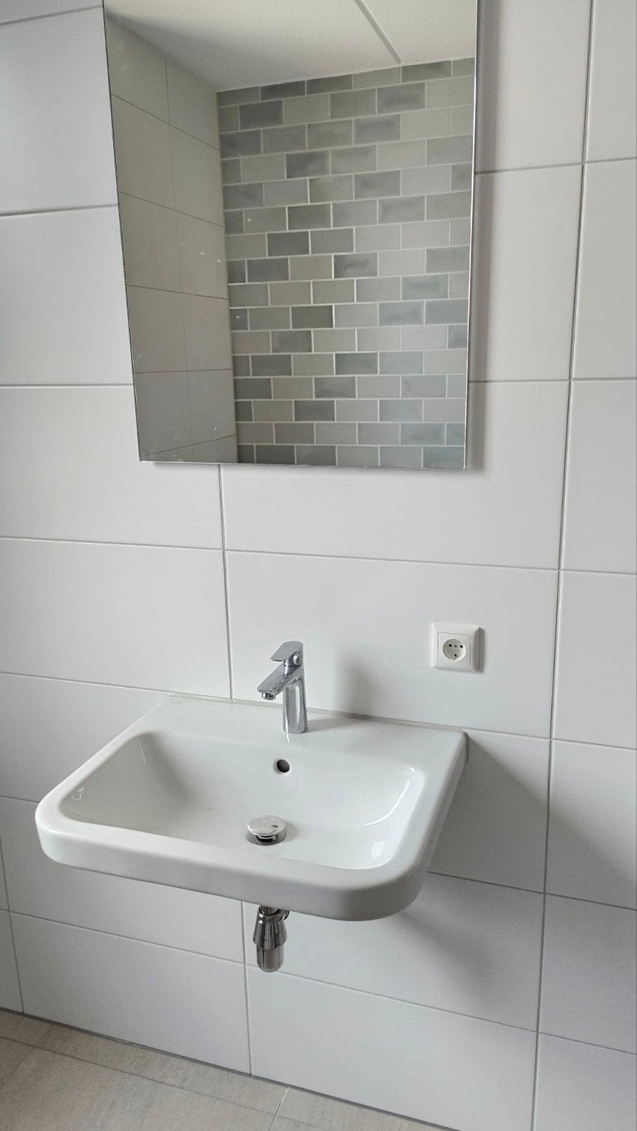 Villeroy & Boch wastafel met spiegel - Nieuwstaat, Ophalen, Nieuw, Chroom, Wastafel