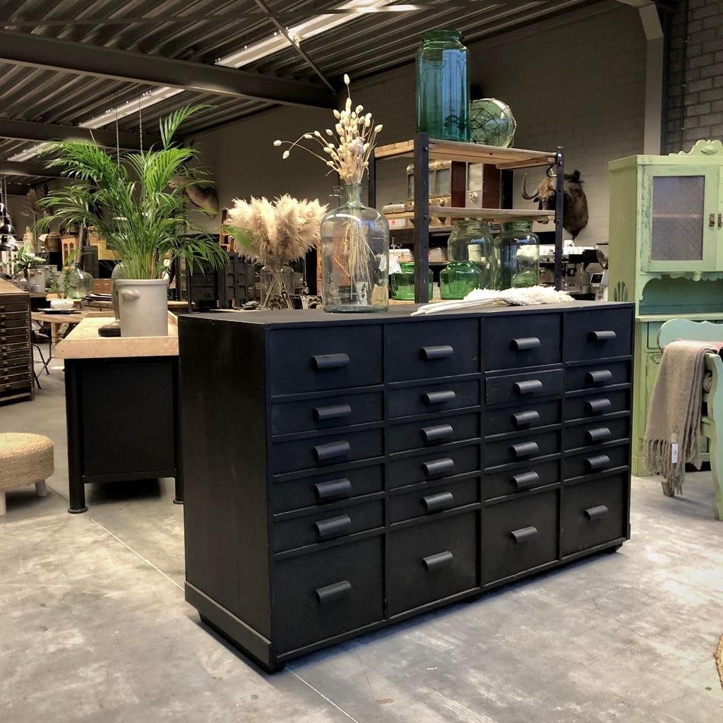 Oude ladekast, vintage dressoir, werkplaats kast, toonbank, Antiek en Kunst, Ophalen