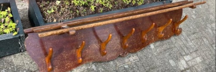 Antieke houten wandkapstok met 6 haken en hoedenplank, Antiek en Kunst, Ophalen of Verzenden