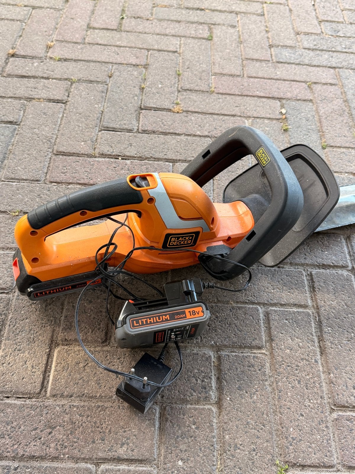 Black Decker GTC1845L 18V Heggenschaar met 2 accu’s, Ophalen, Gebruikt, Accu