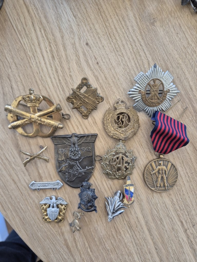 Lot militaire emblemen  WO2 en naoorlogs, Verzamelen, Verzenden, Overige soorten, Overige gebieden, Embleem of Badge