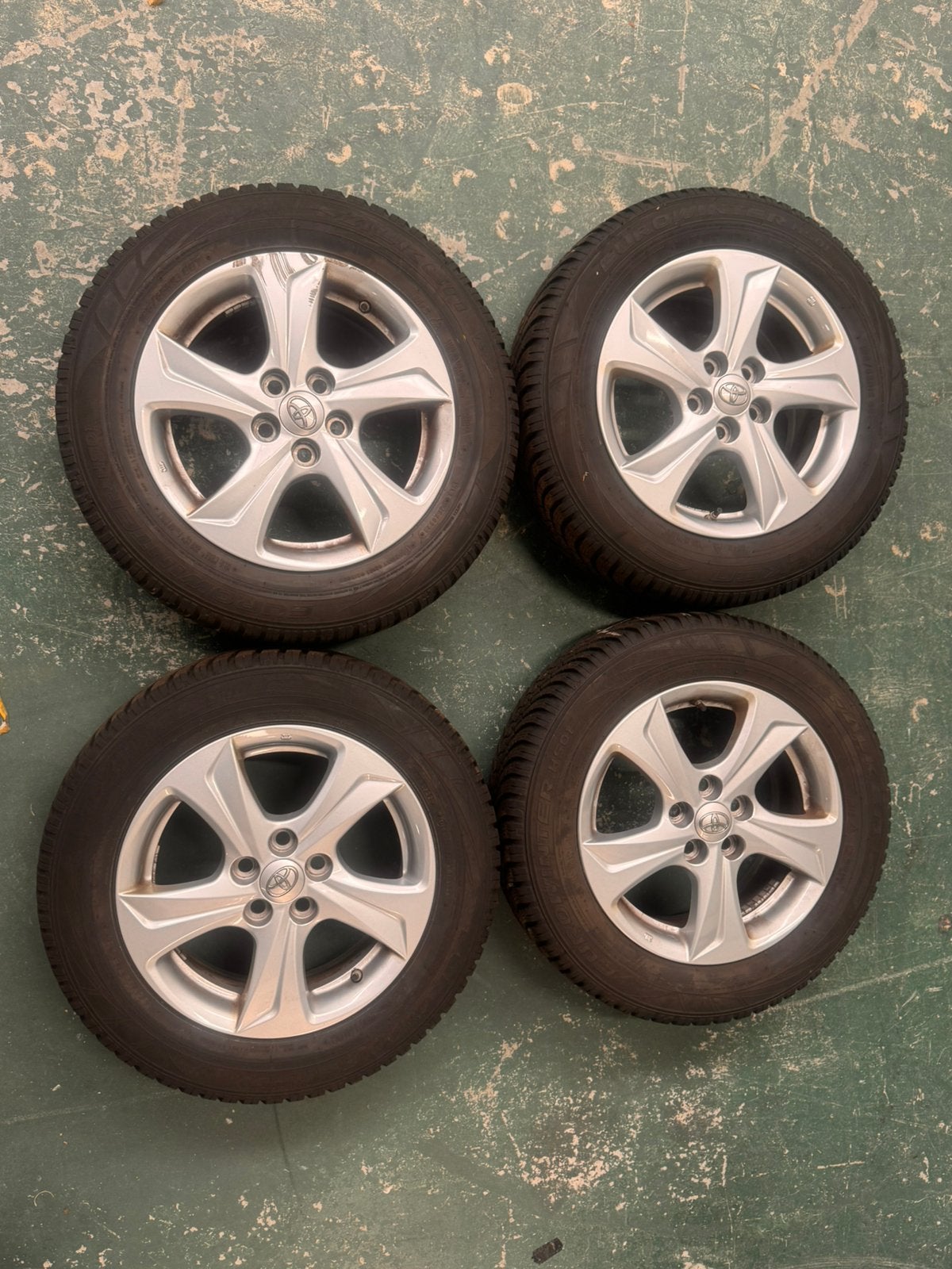 Winterbanden + velgen 15” Toyota Yaris, Ophalen, Gebruikt, 15 inch, Banden en Velgen