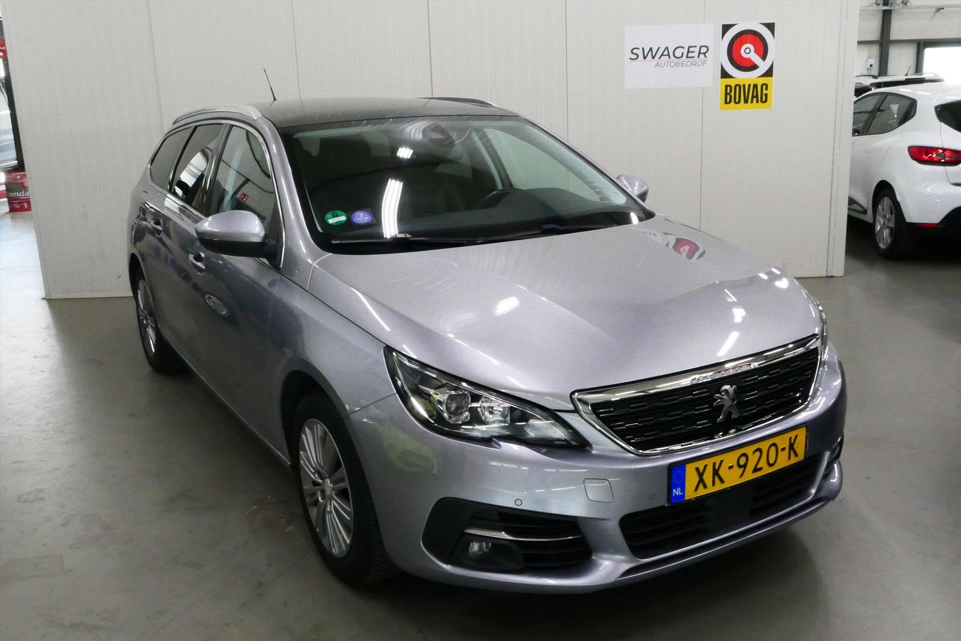 PEUGEOT 308 1.2 PureTech 130pk Automaat EAT6 Blue Lease Prem, Auto's, Gebruikt, 1199 cc, 630 kg, 3 cilinders