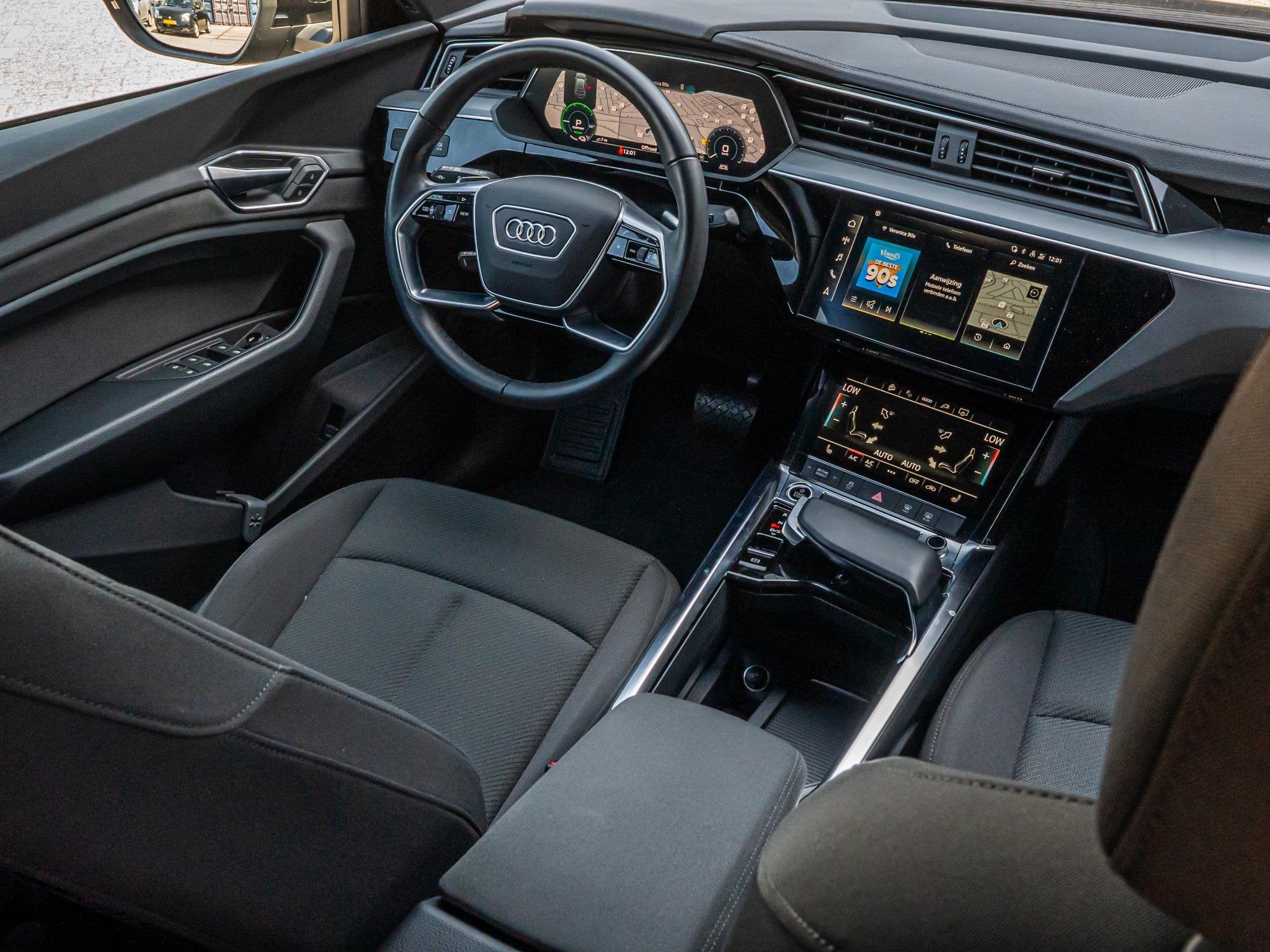 Audi e-tron Sportback 55 quattro edition 95 kWh, Auto's, Automaat, 131 €/maand, Stof, Zwart