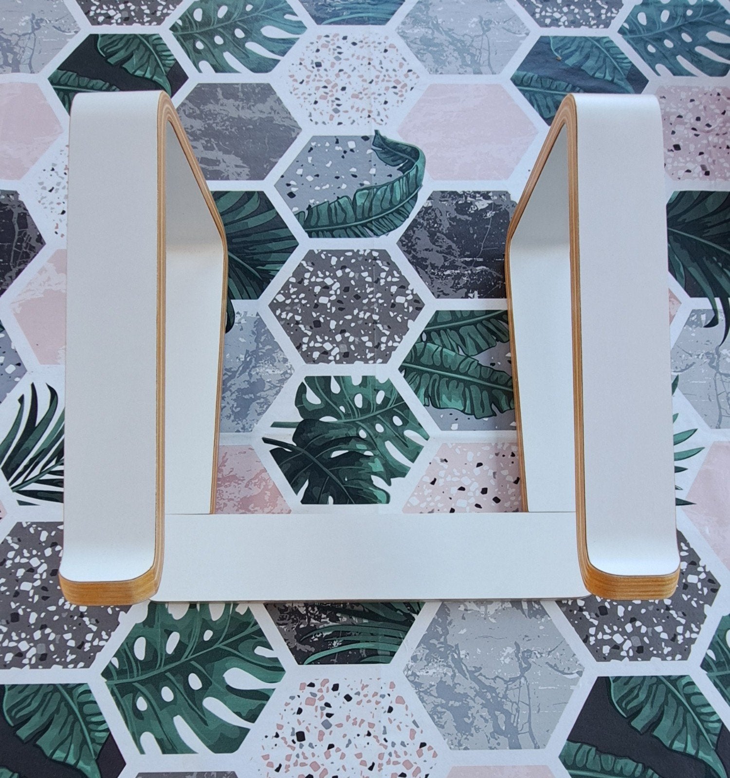 IKEA STENERIK Laptopstandaard - Ergonomisch en Stijlvol, Ophalen of Verzenden, Zo goed als nieuw, IKEA, In hoogte verstelbaar