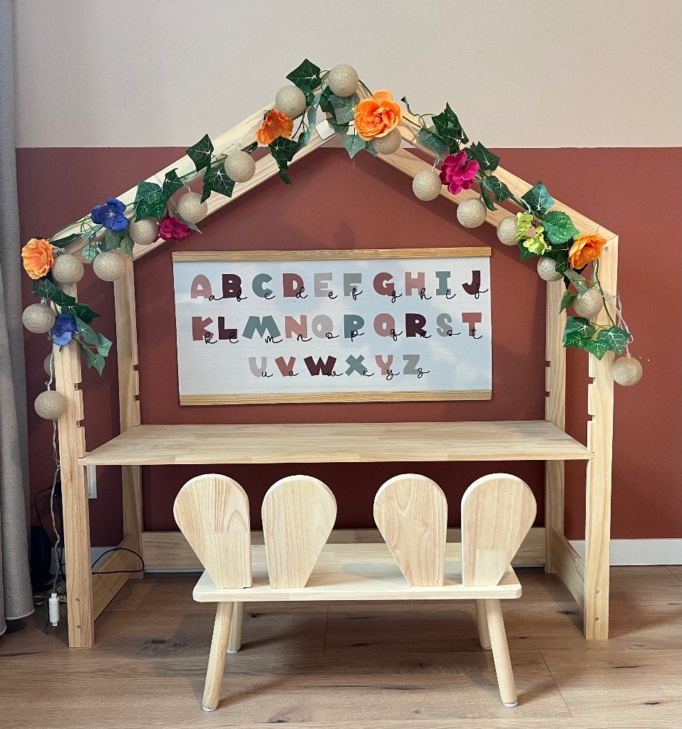 Kinderbureau huisje, Ophalen, Zo goed als nieuw, Tafel(s) en Stoel(en)