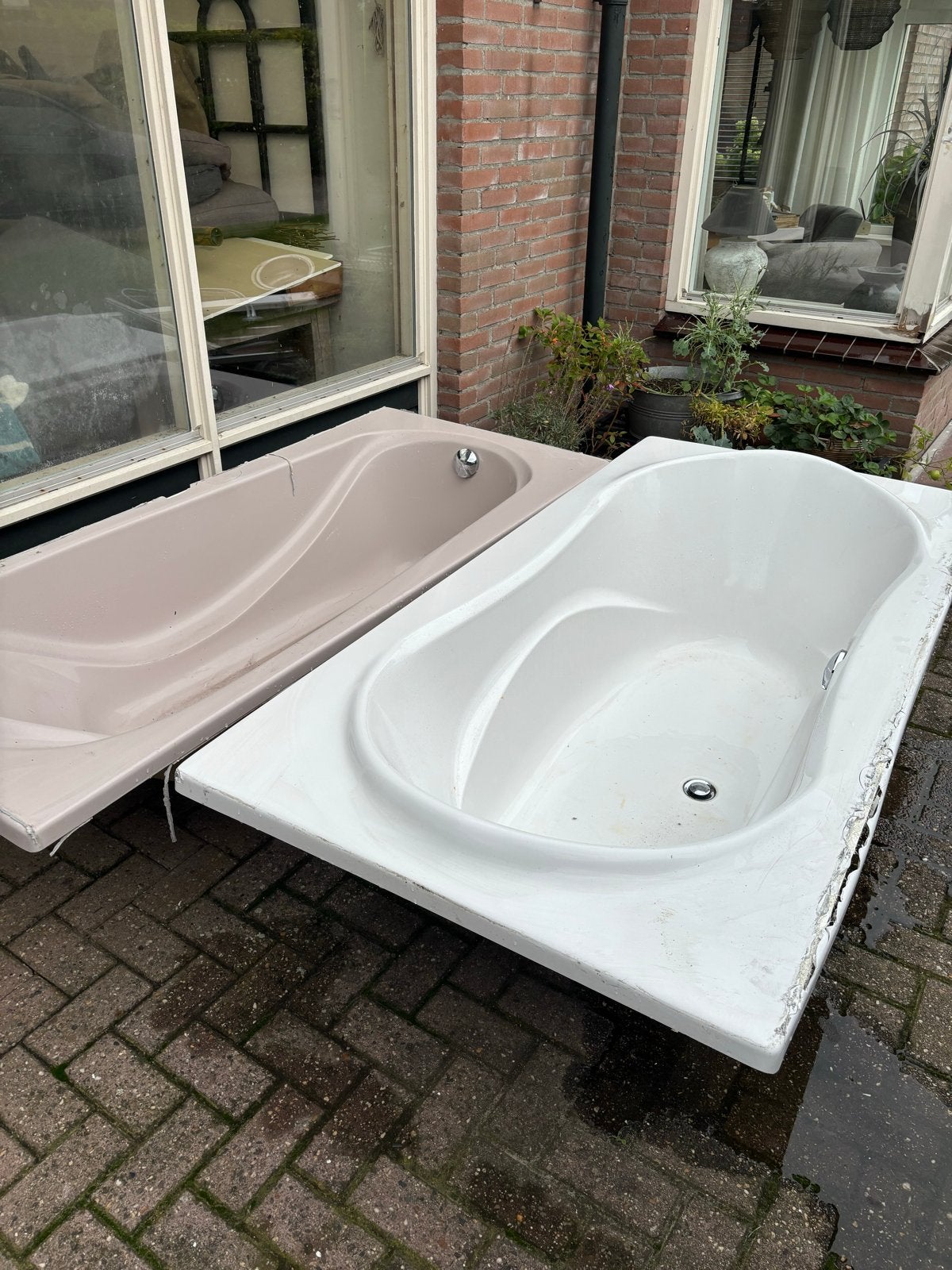 2 gebruikte badkuipen gratis af te halen in Radewijk, Ophalen of Verzenden, Gebruikt