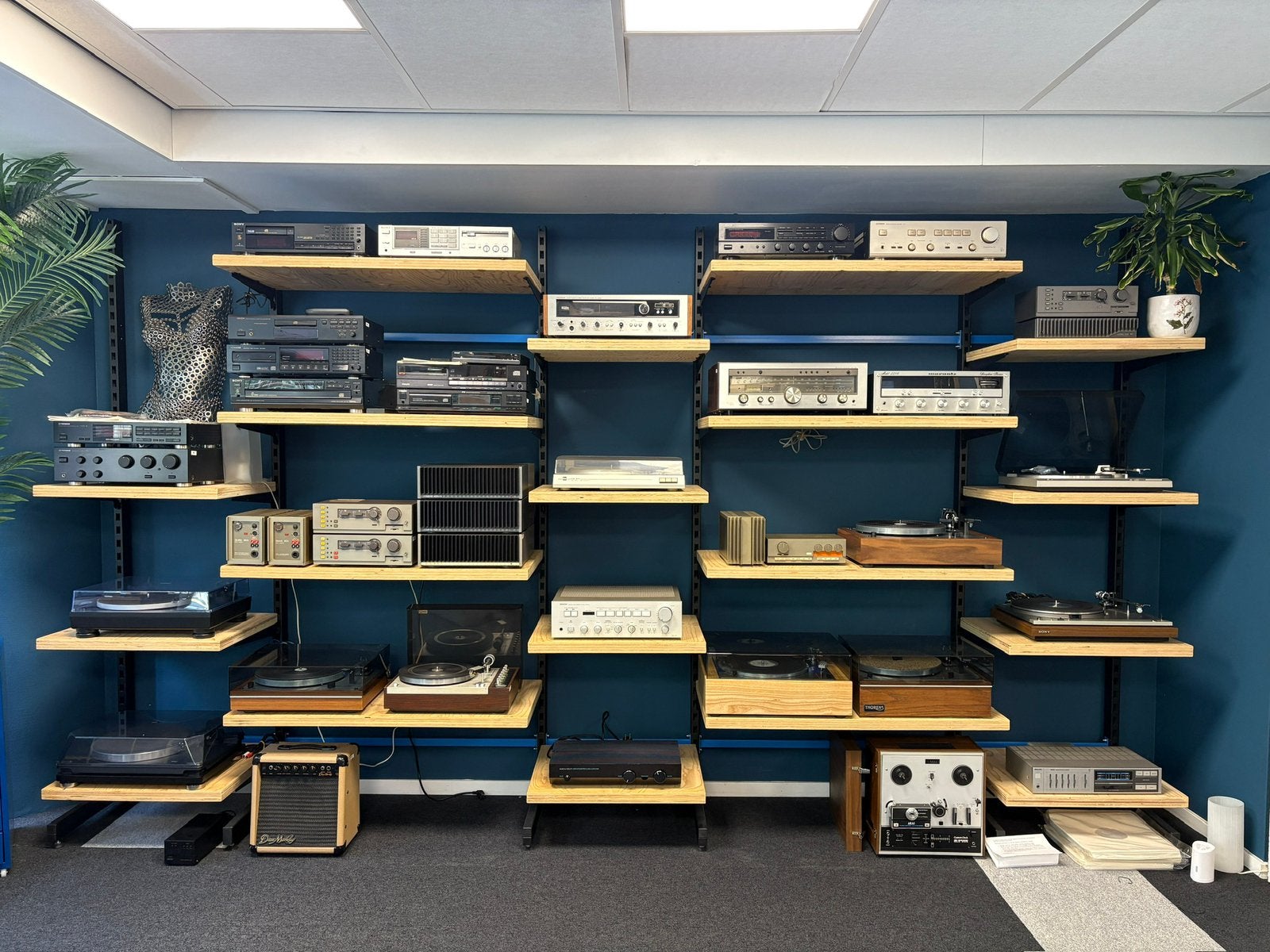 Winkel stellage wand: planken MDF / drager gepoedercoat, Ophalen, Gebruikt
