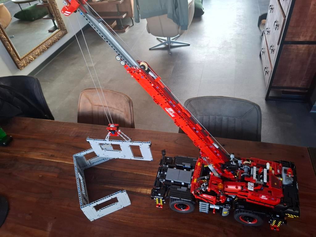 Lego Technic Rode Kraan 42082, Ophalen of Verzenden, Zo goed als nieuw