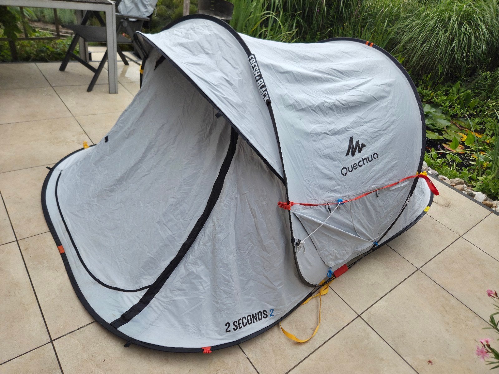 Quechua 2 Seconds 2 Fresh & Black Pop-up Tent, Ophalen of Verzenden, Gebruikt
