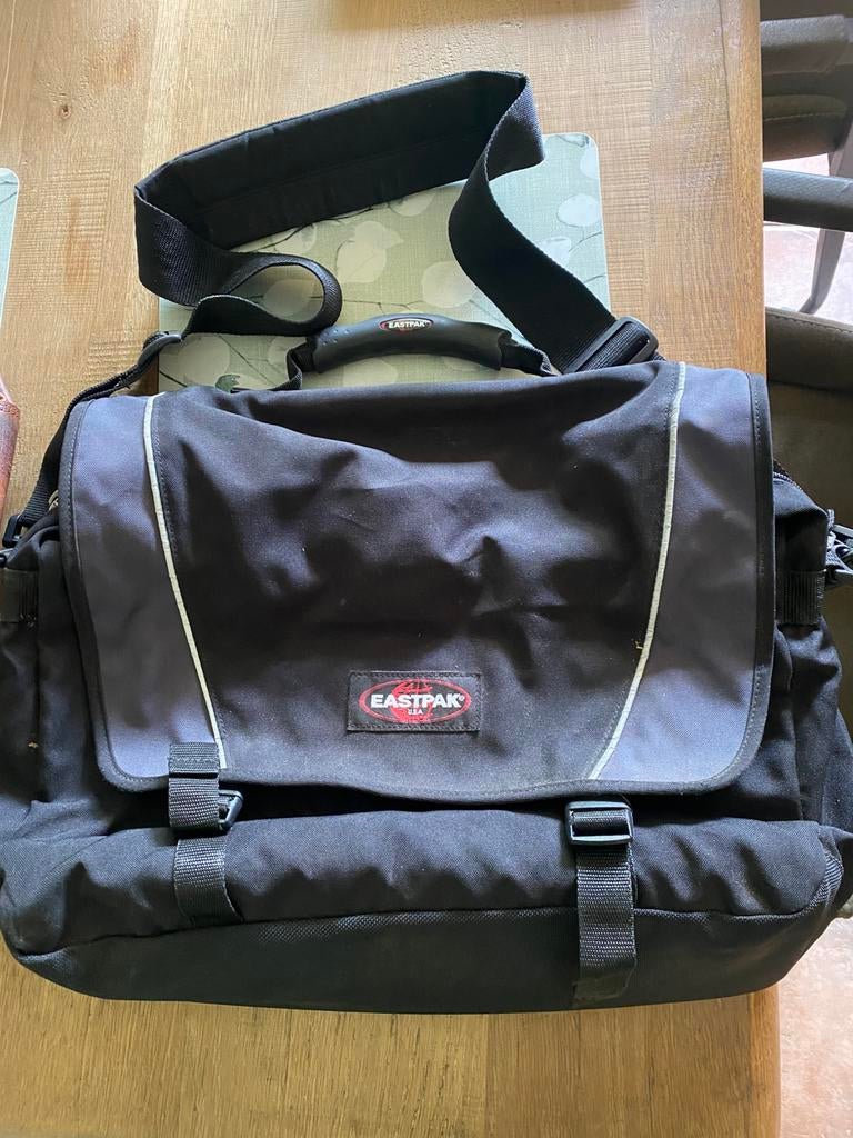 Eastpak tas voor bv svhool of werk, Ophalen of Verzenden, Zo goed als nieuw, 30 cm of meer
