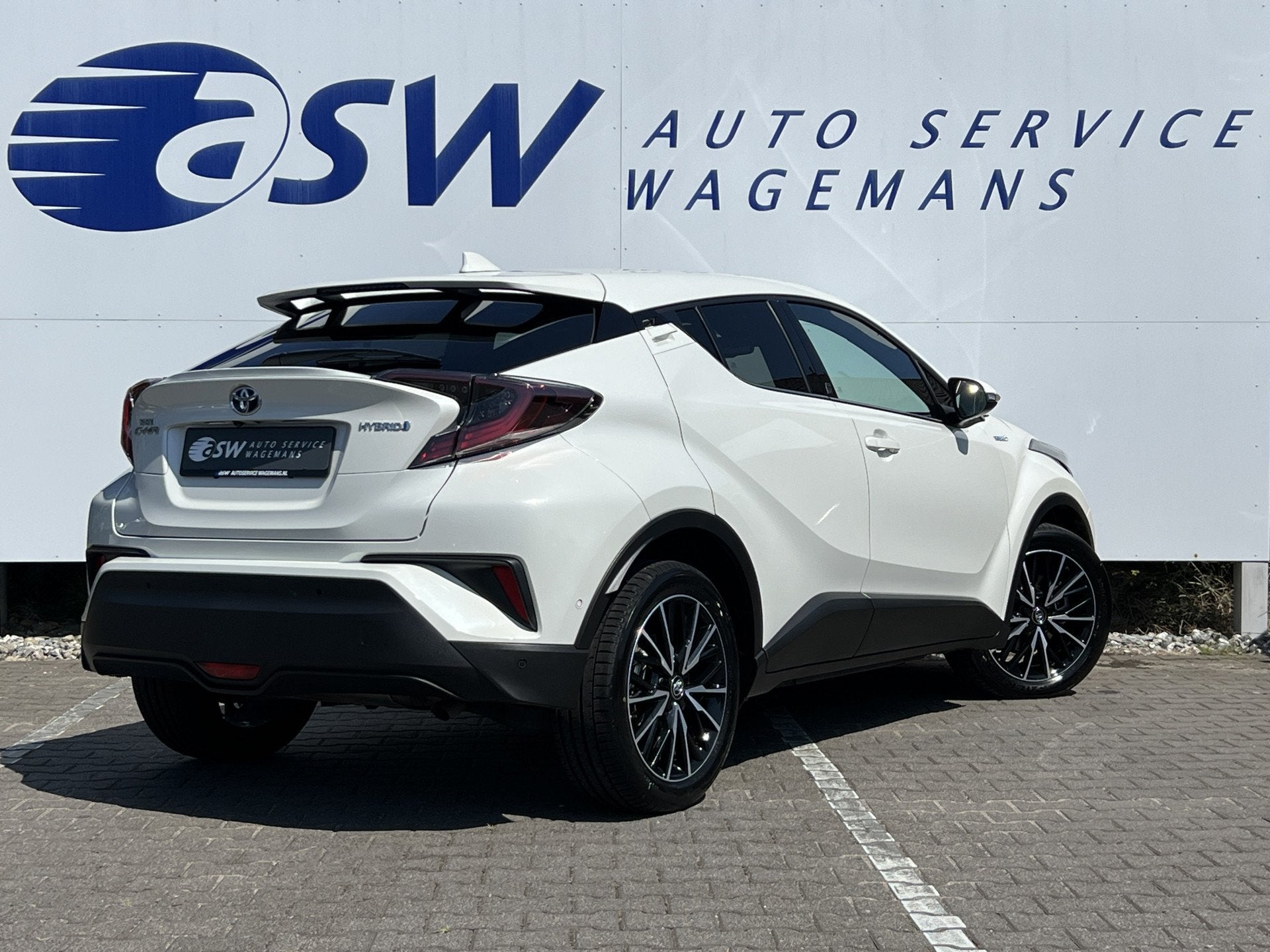 Toyota C-HR 1.8 Hybrid Team D | Premium LED | ACC | Camera |, Stof, 4 cilinders, Met garantie (alle), Bedrijf
