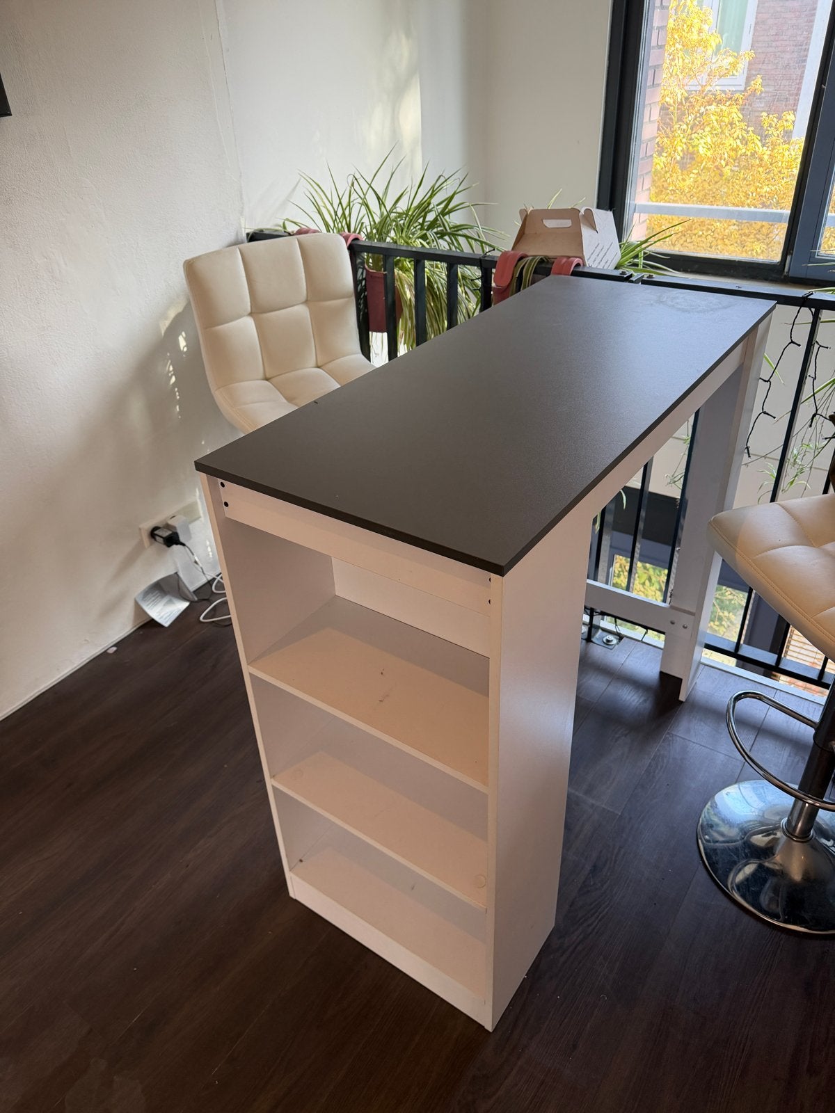 Bartafel met opbergruimte en 2 witte barkrukken, Ophalen, Gebruikt, 100 tot 150 cm, Tot twee personen
