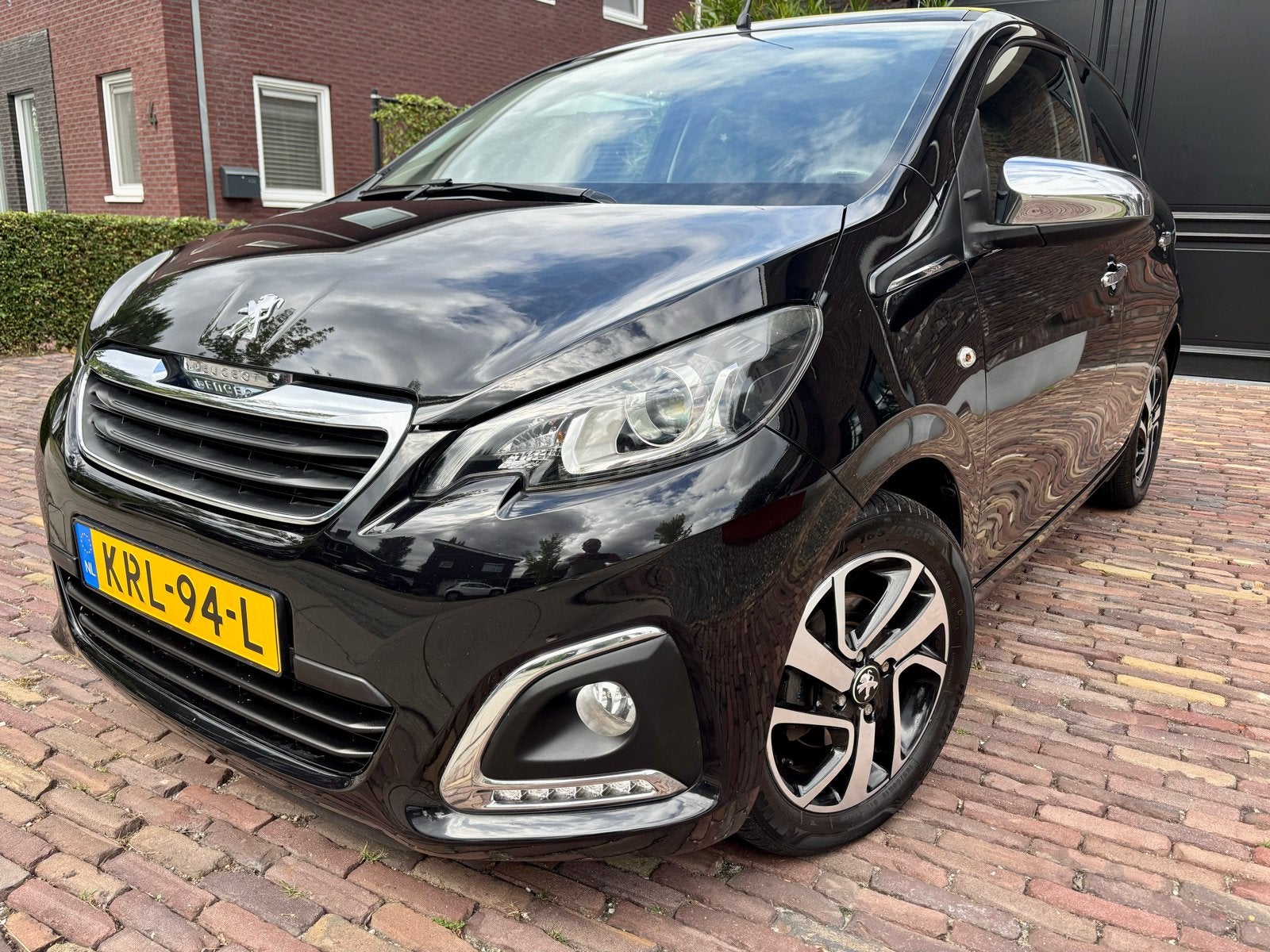 Peugeot 108 cabrio/ navi / cruise / achteruitrijcamera, Auto's, Voorwielaandrijving, Stof, 4 stoelen, Zwart
