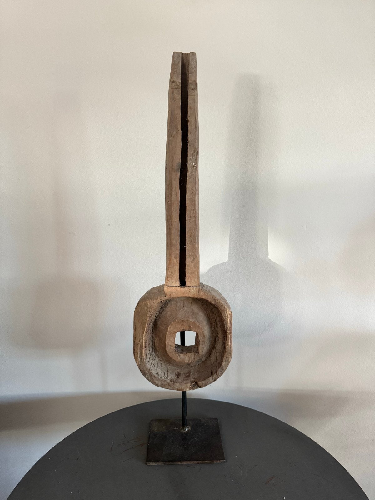 Sober wonen, houten sculptuur op standaard, Ophalen, Hout, Bruin, Landelijk