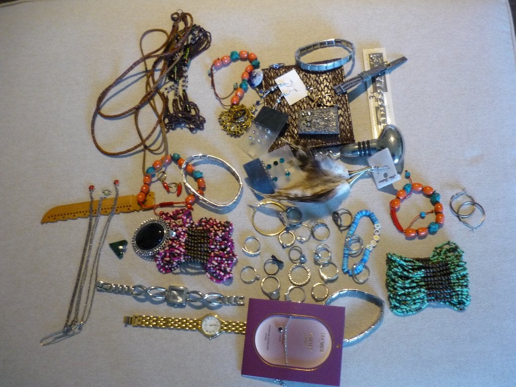 Partij van heel veel verschillende sieraden +- 60 stuks, Gebruikt, Verzenden, Met bedels of kralen, Overige kleuren