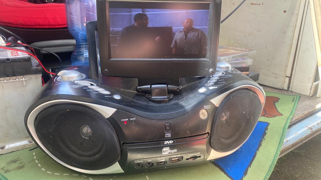 MT logic draagbare dvd / heeft uitklabare lcd scherm, Ophalen of Verzenden, Zo goed als nieuw