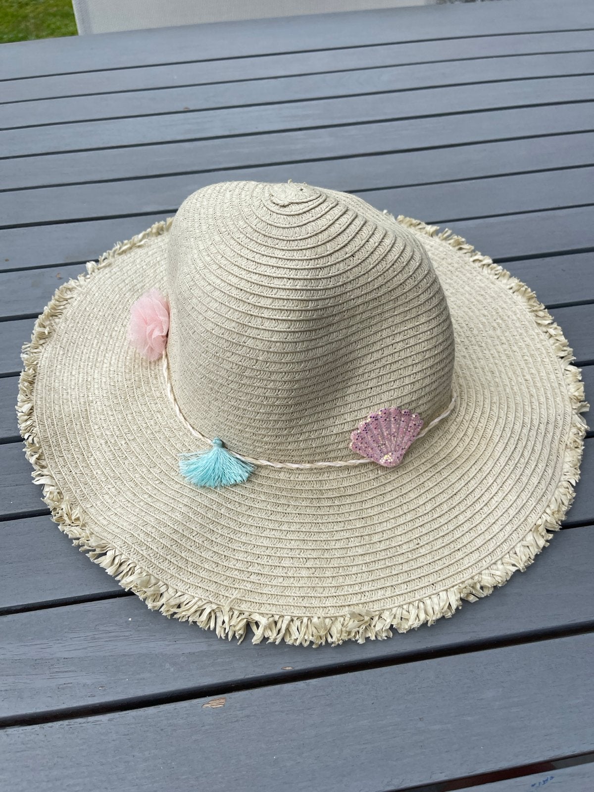 Zomerse Strohoed met Kwastjes en Schelpjes kind, Ophalen of Verzenden, Zo goed als nieuw, Hoed