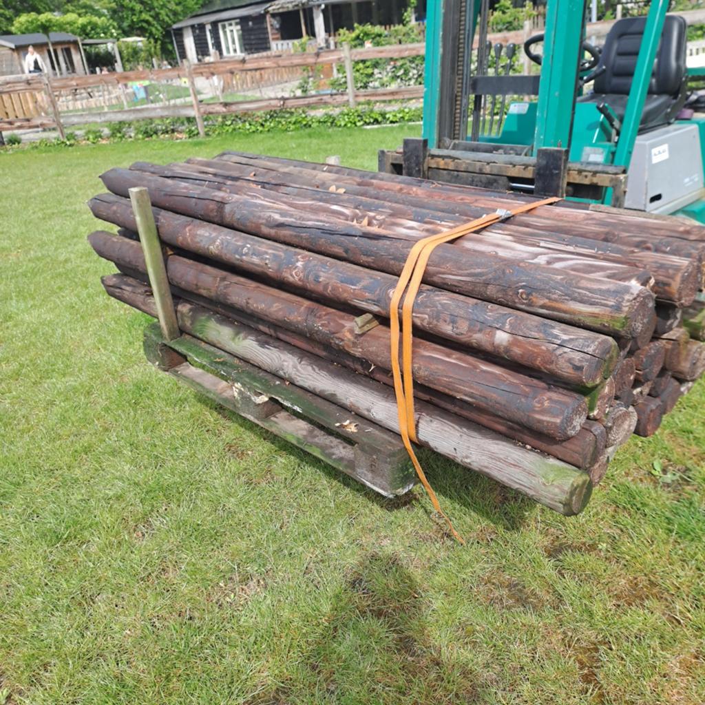 Robuuste houten palen voor diverse toepassingen, Tuin en Terras, Palen, Balken en Planken, Gebruikt, Palen, Ophalen of Verzenden