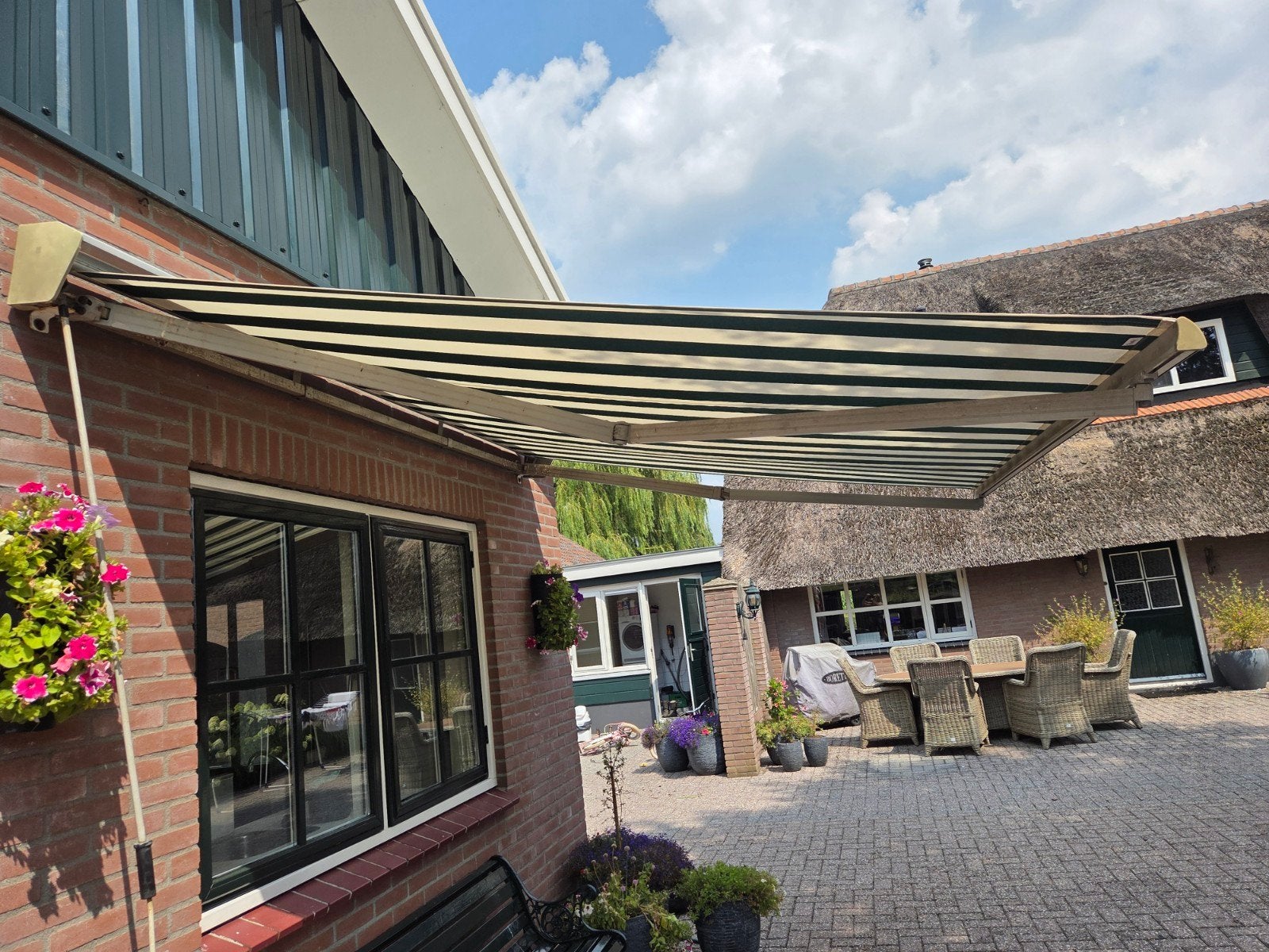 Knikarmscherm -287 bij 2.40 Groen/Cr ème gestreept - handmat, Ophalen, Gebruikt, 150 tot 300 cm, 250 cm tot 450 cm