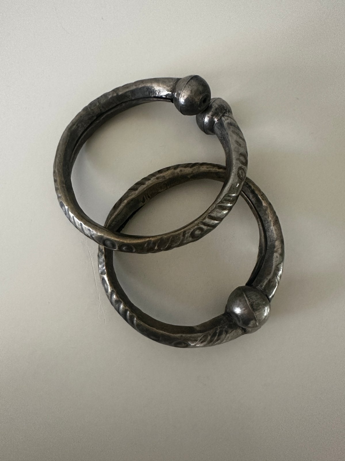 Twee Antieke Banjara armbanden uit Rajasthan India, Ophalen of Verzenden, Zilver