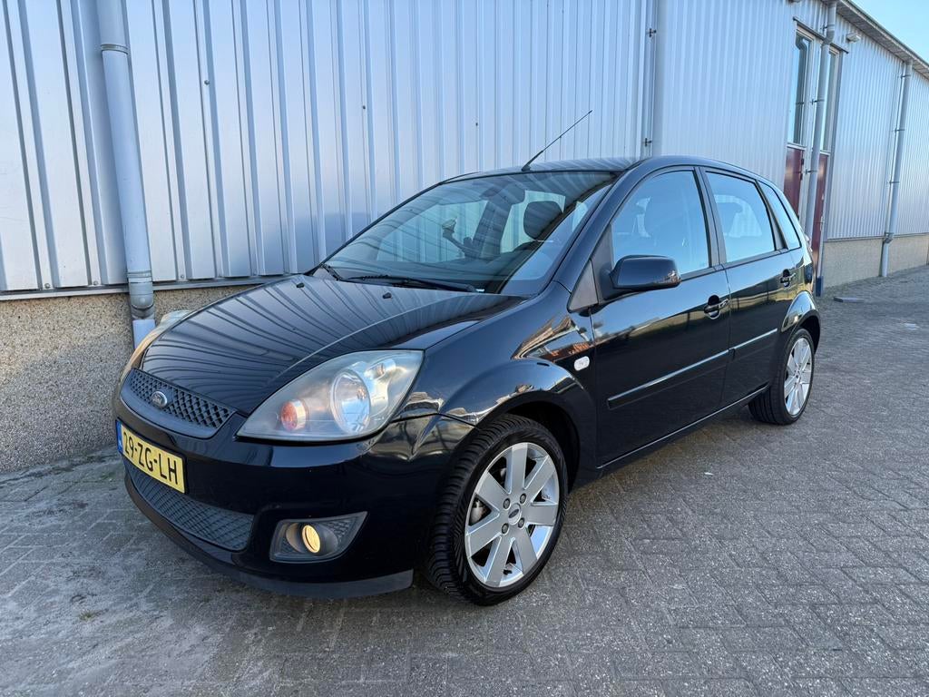 Ford Fiesta 1.4-16V Futura XL | CLIMA | PDC | NIEUWE APK |, Auto's, Voorwielaandrijving, Parkeersensor, Zwart, Zwart