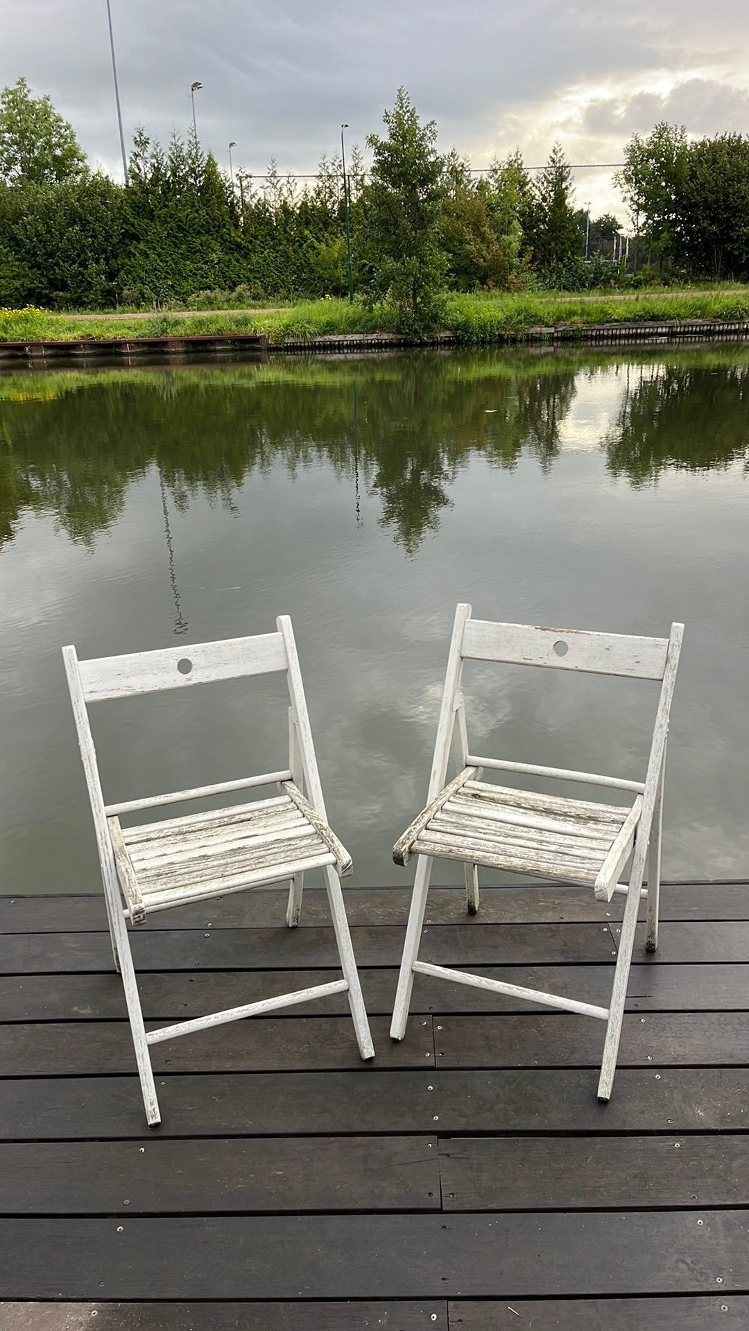 2 witte tuin stoeltjes, gratis af te halen!, Ophalen, Gebruikt, Hout, Inklapbaar