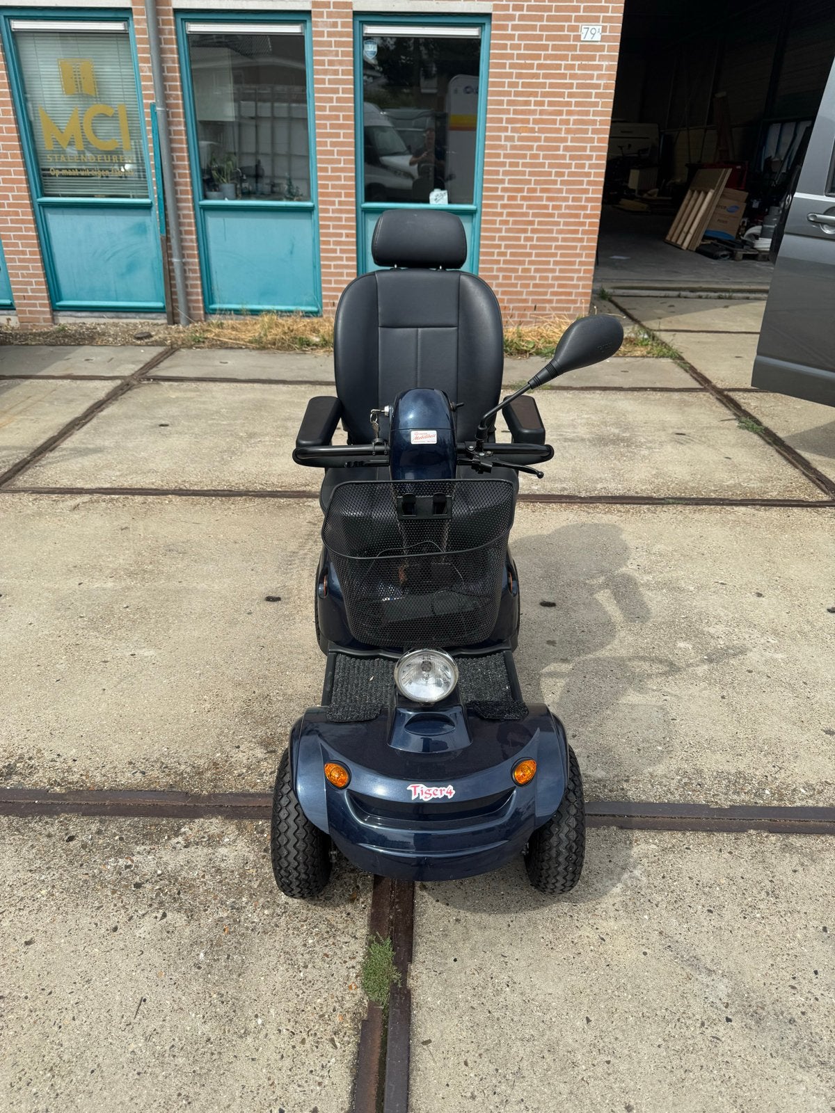 Tiger 4 scootmobiel, Ophalen