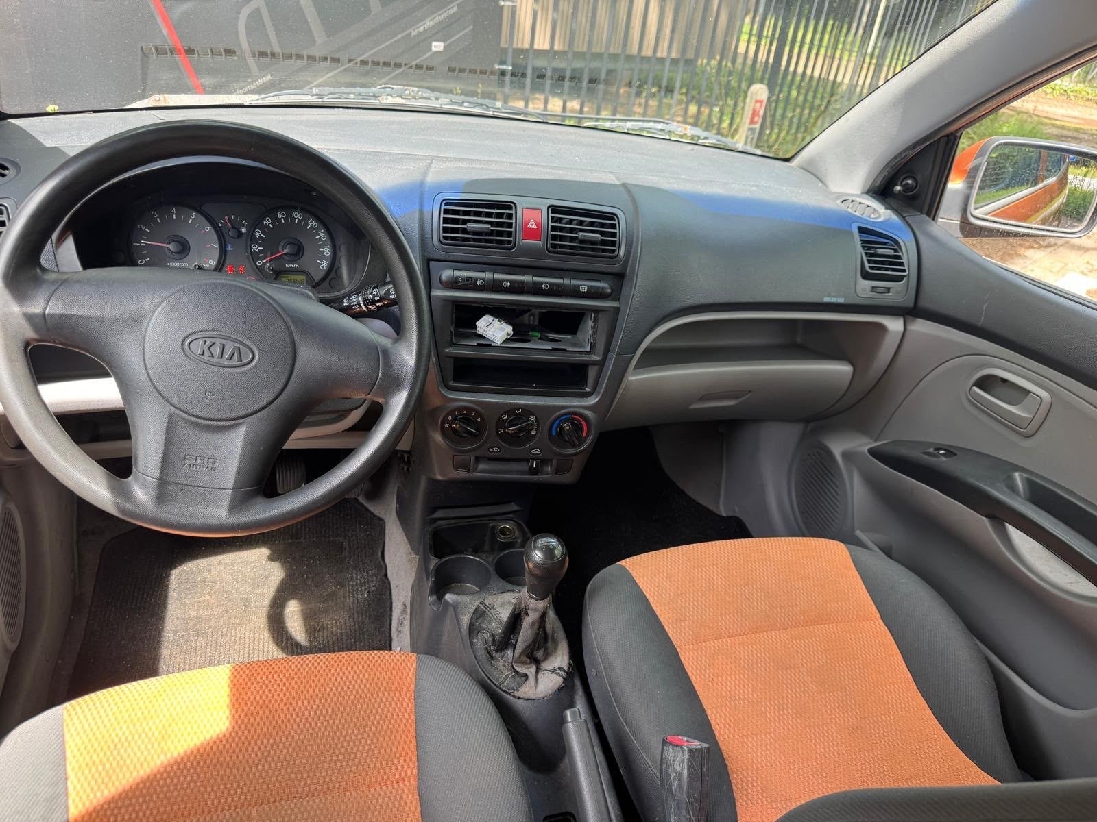 Foto 2 van Kia Picanto 1.0 LX - Oranje - Goede staat