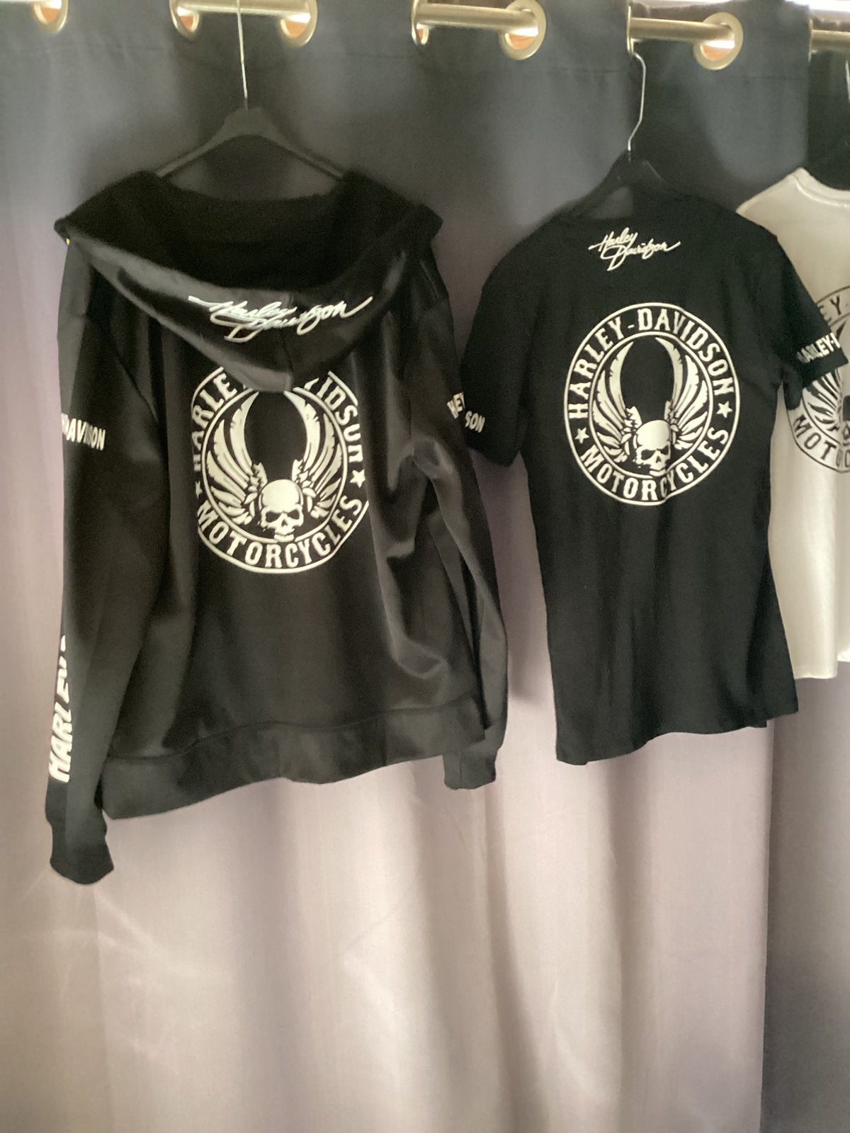 Mooie hoedievesten en t-shirts met Harley logo’s, Motoren, Ophalen of Verzenden, Nieuw