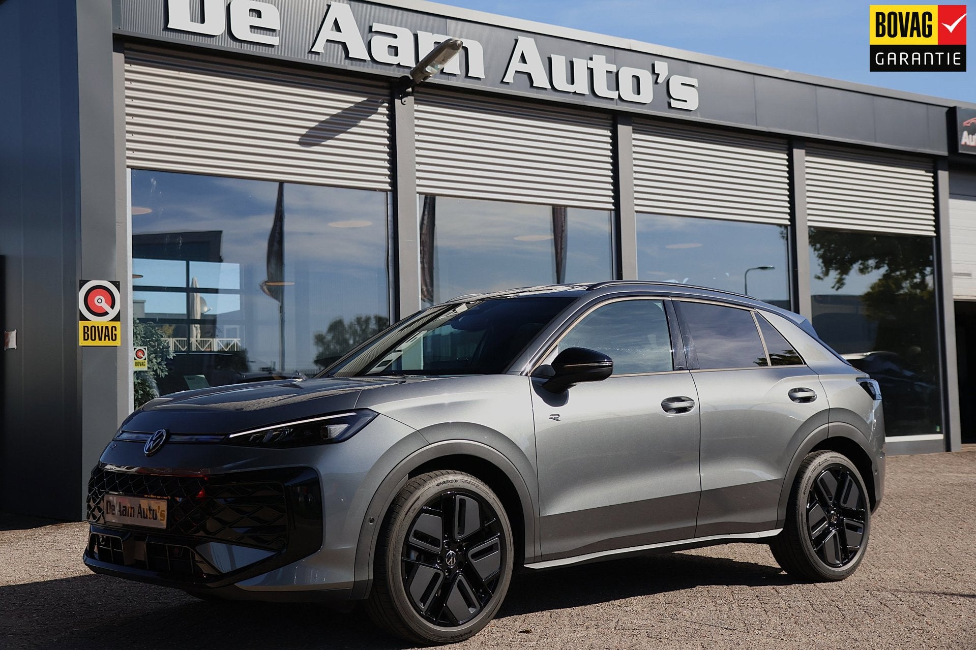 Volkswagen T-Roc 1.5 e-TSI R-Line Black Edition 19 Inch Acc, Zwart, 4 cilinders, 150 pk, Automatische klimaatregeling