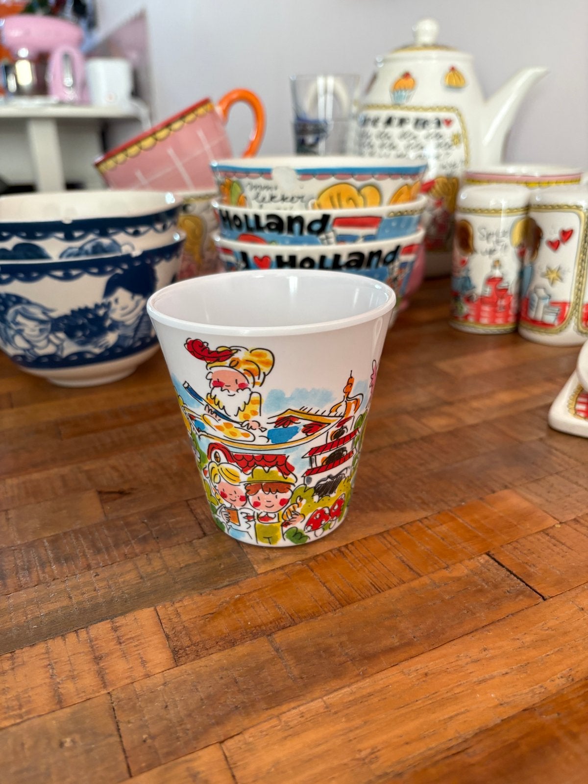 Plastic Efteling mok met Blond Amsterdam-achtige print, Ophalen, Gebruikt, Aardewerk, Kop(pen) en/of Schotel(s)