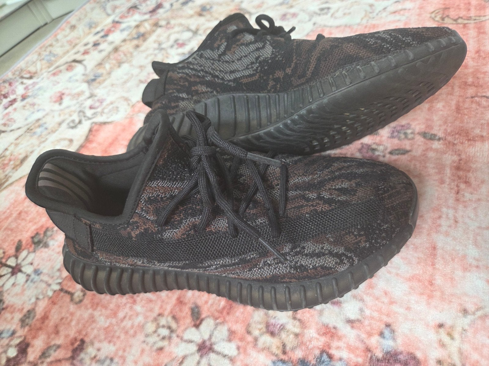Yeezy Boost 350 V2 Zwart Bruin Sneakers mt 41/42, Kleding | Heren, Schoenen, Zwart, Ophalen of Verzenden, Sneakers of Gympen, Gedragen